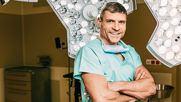 Kdyby neel na medicnu, mon by letl
chirurg Tom ebek (47) na Mars. Tvrd, e
si um zorganizovat as, bav ho pekonvat
strach bezpenm zpsobem a mit k cli po
pedem promylench cestch.