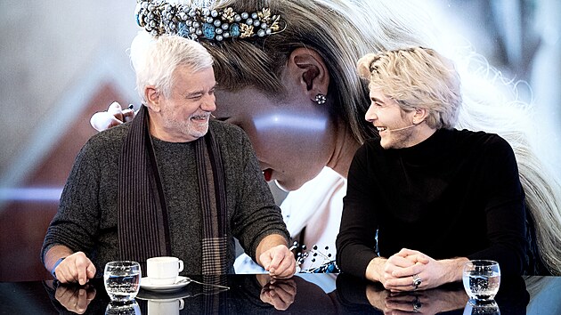 Hosty po�adu Rozst�el jsou herci Petr �t�p�nek a Tom� Weber.