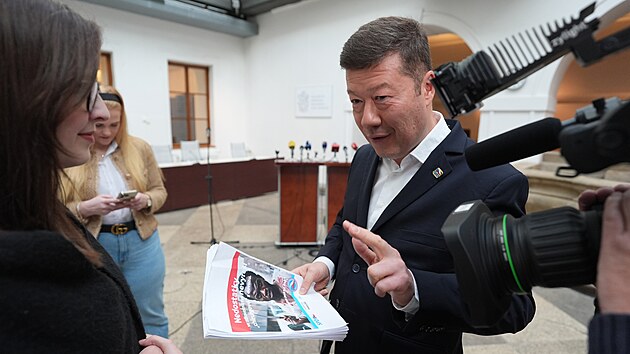 �Sna�� se m� kriminalizovat za n�zory,� �ekl ��f SPD Tomio Okamura na tiskov� konferenci. (7. ledna 2025)