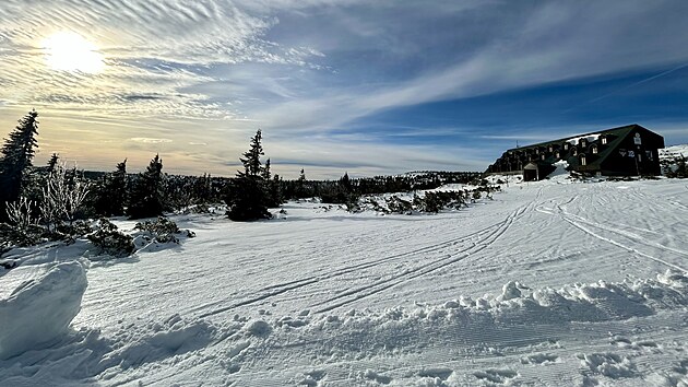 Chata V�rovka. P��roda je tady p�nem, sv� rozmary s nik�m nekonzultuje a je dobr� m�t to na pam�ti. Bydlet a pracovat tu nen� pro ka�d�ho.