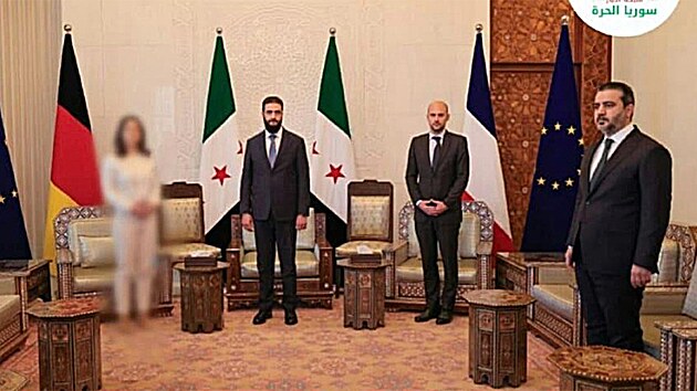 Rozost�enou fotografii s n�meckou ministryní Annalenou Baerbockovou publikoval...