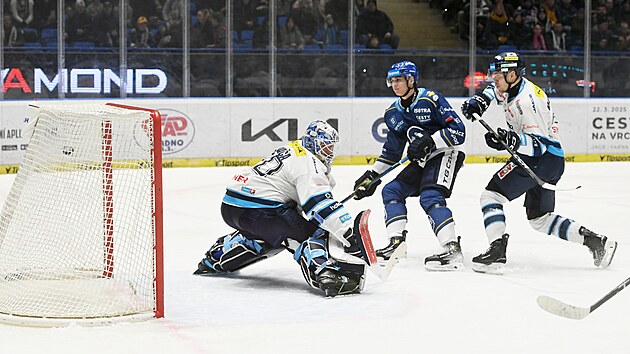 Kladensk� Tom� Vandas podruh� v z�pase p�ekon�v� libereck�ho Petra Kv��u.