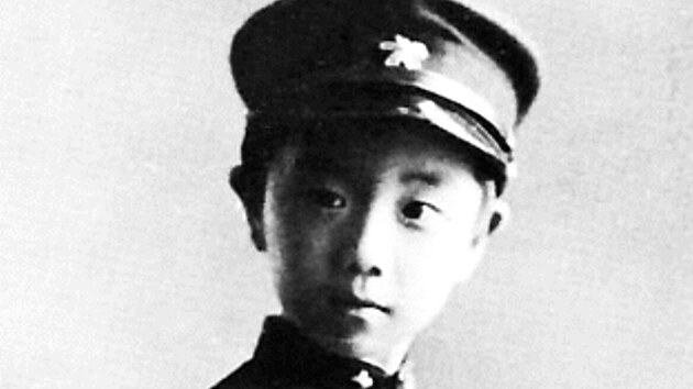 Jukio Mi�ima na sn�mku po��zen�m b�hem jeho studi� na z�kladn� �kole (1931)