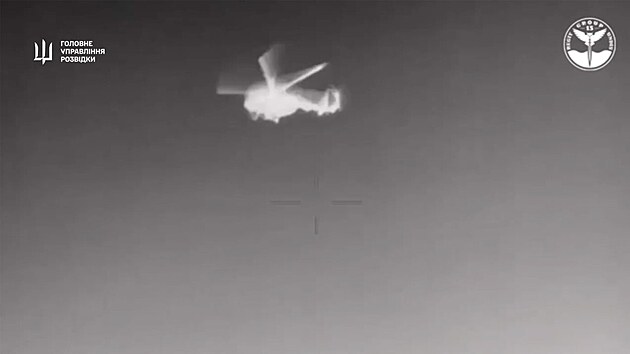 Ukrajinsk� speci�ln� s�ly sest�elili n�mo�n�m dronem Magura V5 rusk� bojov� vrtuln�k Mi-8 u okupovan�ho Krymu. (31. prosince 2024)