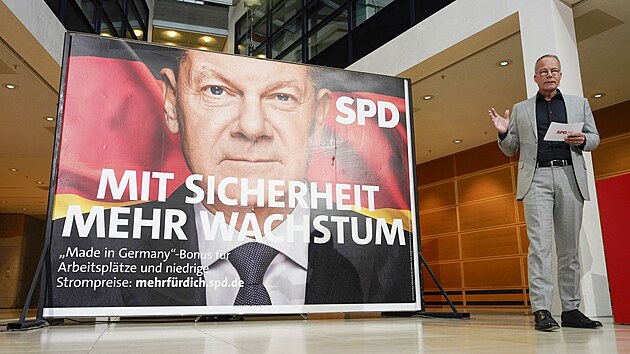 P�edseda soci�ln�ch demokrat� (SPD) Matthias Miersch se ��astn� zased�n� v�konn�ho v�boru strany v r�mci kampan� p�ed n�meck�mi parlamentn�mi volbami. (5. ledna 2025)