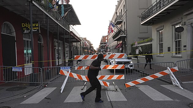 V New Orleans do davu najelo vozidlo, zabilo deset lid. (1. ledna 2025)