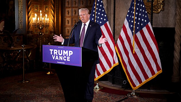 Nov� zvolen� americk� prezident Donald Trump p�ed novin��i ve sv�m floridsk�m rezortu Mar-A-Lago se vyj�d�il k Panamsk�mu pr�plavu a Gr�nsku. Nevylou�il, �e pou�il ekonomick� a vojensk� n�tlak na jejich z�sk�n�. (7. ledna 2025)