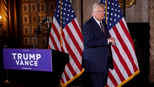 Nov� zvolen� americk� prezident Donald Trump se p�ed novin��i ve sv�m floridsk�m rezortu Mar-A-Lago vyj�d�il k Panamsk�mu pr�plavu a Gr�nsku. Nevylou�il, �e by pou�il ekonomick� a vojensk� n�tlak na jejich z�sk�n�. (7. ledna 2025)