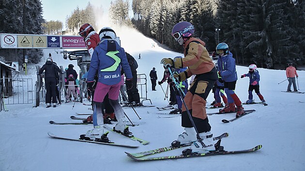 Tak nvtvnost beskydskho lyaskho stediska v Bl na Frdecko-Mstecku byla mezi zimnmi svtky vysok. (27. prosince 2024)