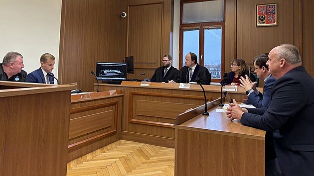 U eskobudjovick soudu stli proti sob protivnsk starosta Jaromr Hlav (vpravo) a opozin zastupitel Milan Mrz.