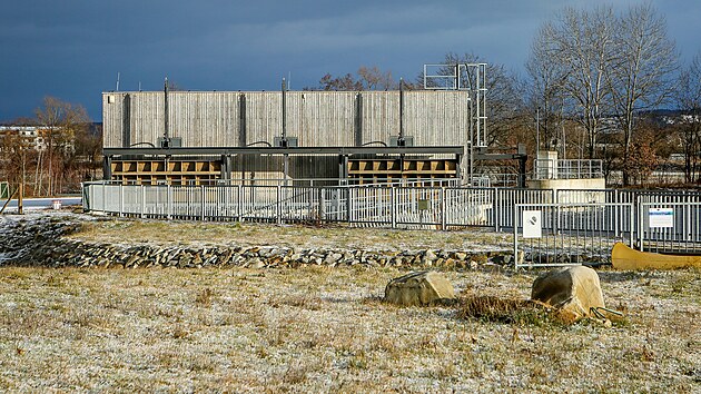 Mal� vodn� elektr�rna Plan� stoj� na Vltav� mezi bud�jovickou �tvrt� Ro�nov a Planou.