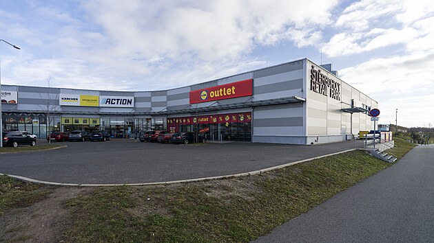 Lidl otevřel svůj první outlet u nás, lidé čekali v sedmdesátimetrové