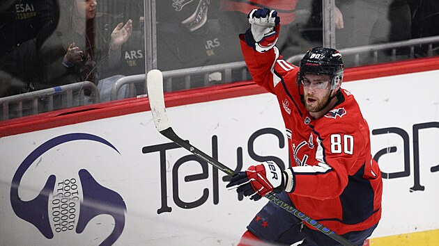 Pierre-Luc Dubois z Washington Capitals slav� g�l.