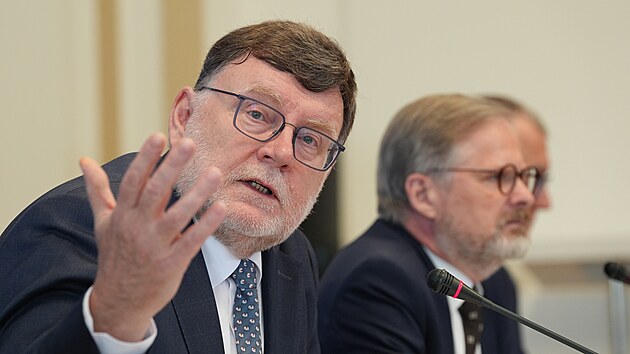Ministr financí Zbyněk Stanjura na tiskové konferenci ke zveřejnění zprávy...
