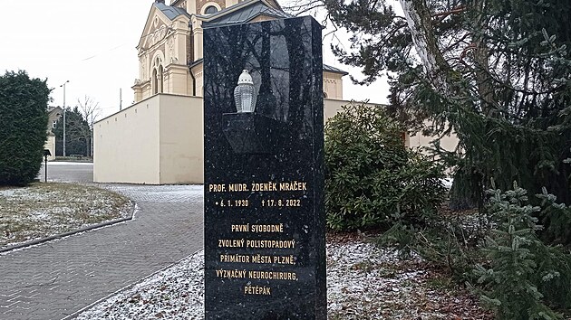 Przdn hrob Zdeka Mraka.
