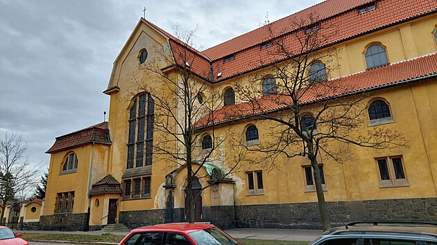 Jir�skovo n�m�st� v Plzni m� hotov� projekt na rekonstrukci. Jeho sou��st� je kostel Panny Marie R��encov�. (2. ledna 2025)