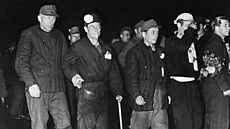 Tranzitní tábor Friedland. N�me�tí vojáci se vrací ze sov�tského zajetí. (10....