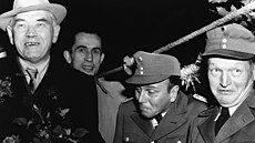 Jedním z posledních navrátilc� ze sov�tského zajetí byl generál Siegfried...