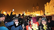 Lidé v centru Prahy slaví p�íchod roku 2025. (1. ledna 2025)