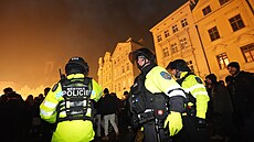 Lidé v centru Prahy slaví p�íchod roku 2025. (1. ledna 2025)