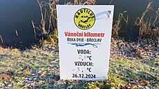 Atmosféra na tradi�ním váno�ním plavání v B�eclavi. (26. prosince 2024)