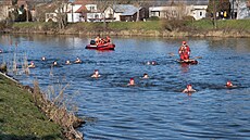 Atmosféra na tradi�ním váno�ním plavání v B�eclavi. (26. prosince 2024)