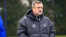 Trenér Pavel Vrba na tréninku v Lí�ni.
