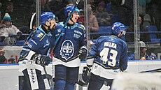Kladen�tí hrá�i slaví gól proti Liberci.