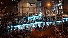 Váno�n� vyzdobená tramvaj z lo�ských Vánoc