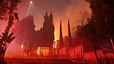 Kalifornské Los Angeles ji nkolik dní suují masivní poáry. (8. ledna 2025)