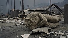 Kalifornské Los Angeles ji nkolik dní suují masivní poáry. (8. ledna 2025)