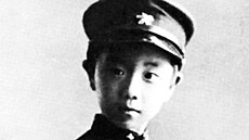 Jukio Mi�ima na snímku po�ízeném b�hem jeho studií na základní �kole (1931)