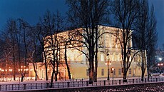 Budova �ofínského paláce v noci.