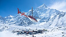 V odlehlé oblasti Khumbu p�edstavují vrtulníky prakticky jediné spojení s...