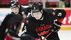 Kanadský obránce Oliver Bonk