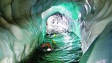Nedávno objevená jeskyn� v horní �ásti ledovce Hintertux v Rakousku nabízí...