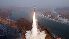 Severní Korea v pond�lí odpálila patrn� balistickou st�elu do mo�e u východního...