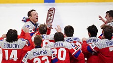 etí hokejisté se radují ze zisku bronzových medailí na ampionátu junior.