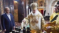 Ruský patriarcha Kirill po boku ruského prezidenta Vladimira Putina u...