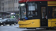 Polský autobus s vlajkou Evropské unie. Polsko se p�ipravuje na p�edsednictví...