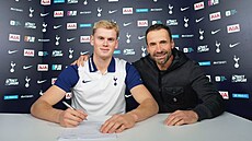 �eský fotbalový branká� Antonín Kinský podepsal smlouvu s anglickým...