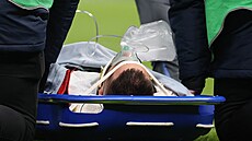 Rodriga Bentancura, uruguayského zálo�níka Tottenhamu, odná�eli ze zápasu s...