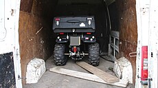 Zlod�ji p�evá�eli ukradenou �ty�kolku v dodávce a sm��ovali z Ostravy na...