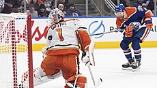 Luká Dostál zastavuje pokus Connora Browna.