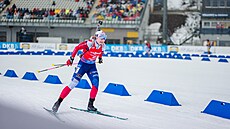 Lucie Charvátová vyjí�dí z trestného okruhu b�hem sprintu v Oberhofu.