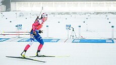 Kristýna Otcovská p�ijí�dí na st�elnici b�hem sprintu v Oberhofu.