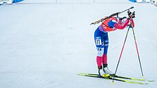 Vysílená Kristýna Otcovská v cíli sprintu v Oberhofu.