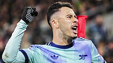 Gabriel Martinelli oslavuje svoji branku.