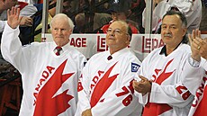 Al MacNeil (vlevo) na snímku z roku 2008. Vedle nj jsou Scotty Bowman a Reggie...
