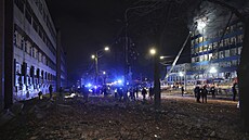 Záchraná�i pracují na míst� ruského leteckého útoku v Záporo�í (8. ledna 2025).